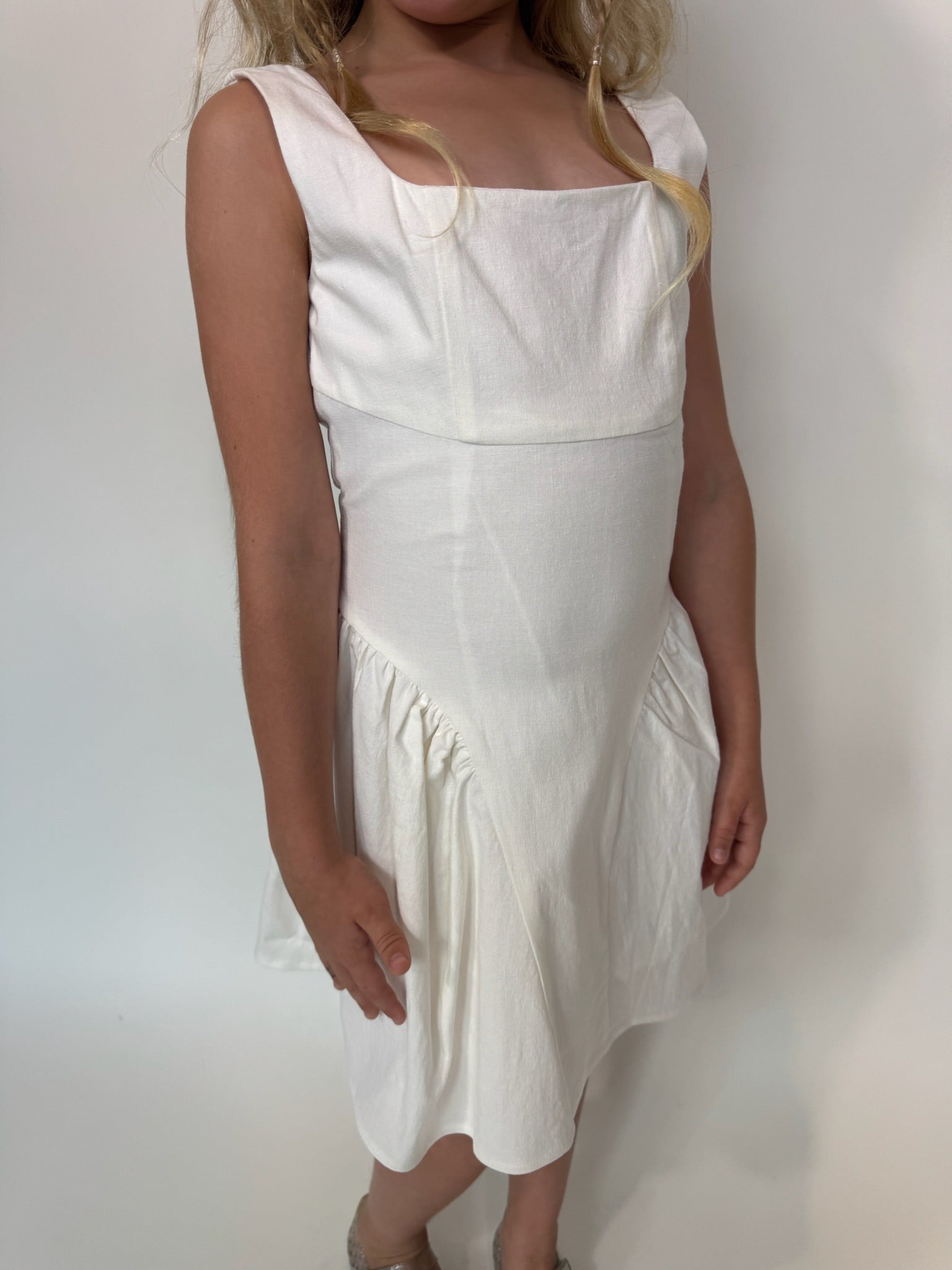 Katie J | Brenna Linen Solid Day Dress | Close | Vagabond | Apparel | Boutique