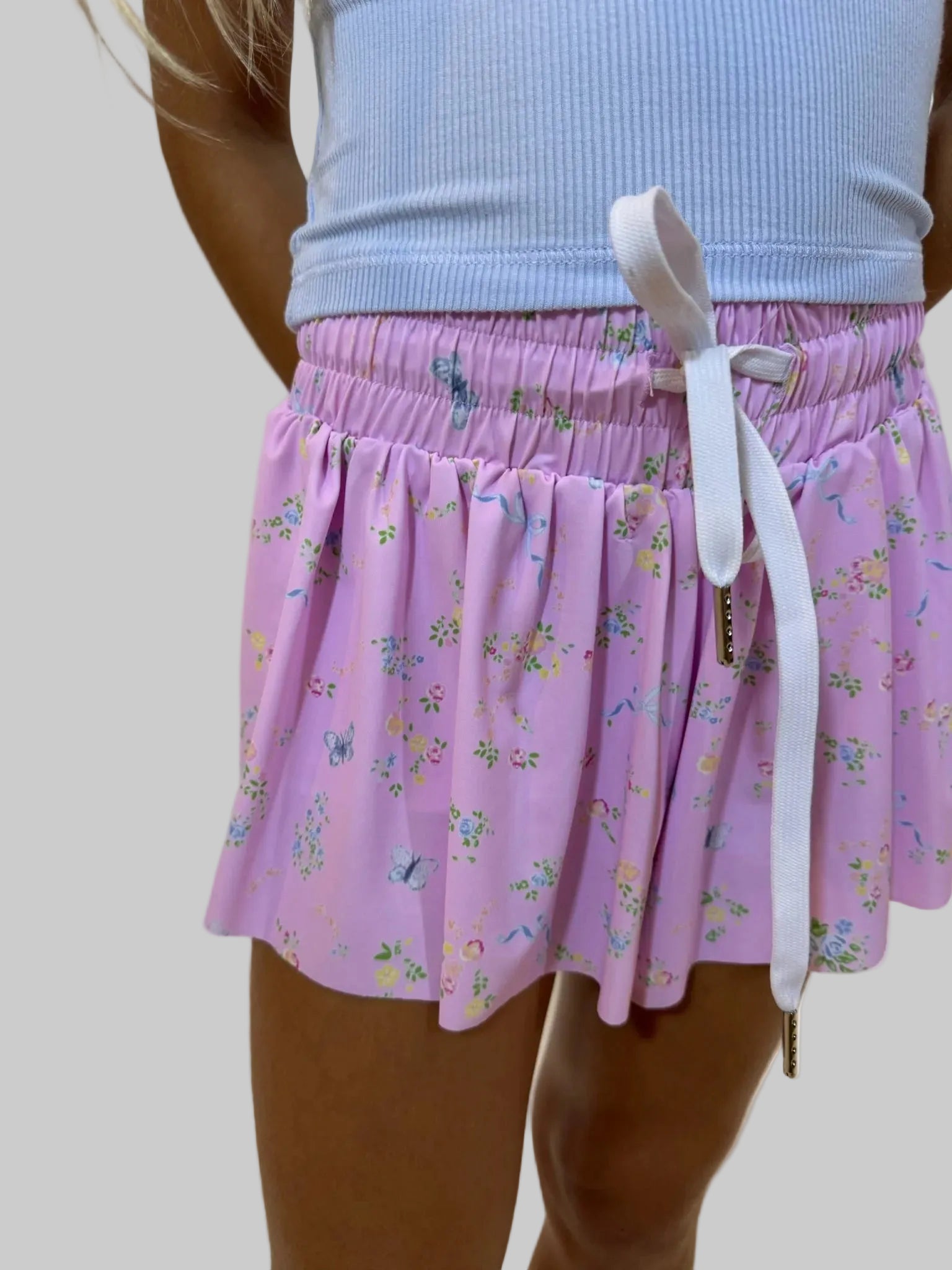 Katie J | Farrah Printed Shorts | Butterfly Carnations | Close | Vagabond | Apparel | Boutique