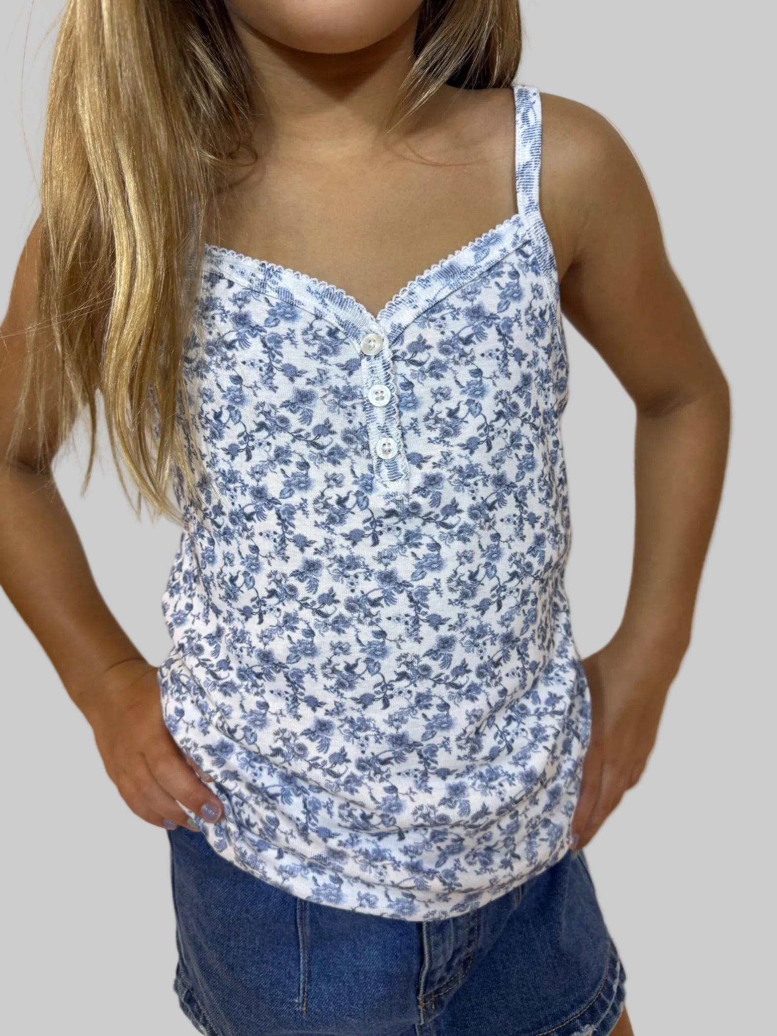 Katie J | Hailey Henley Printed Cami | Model | Close | Vagabond | Apparel | Boutique