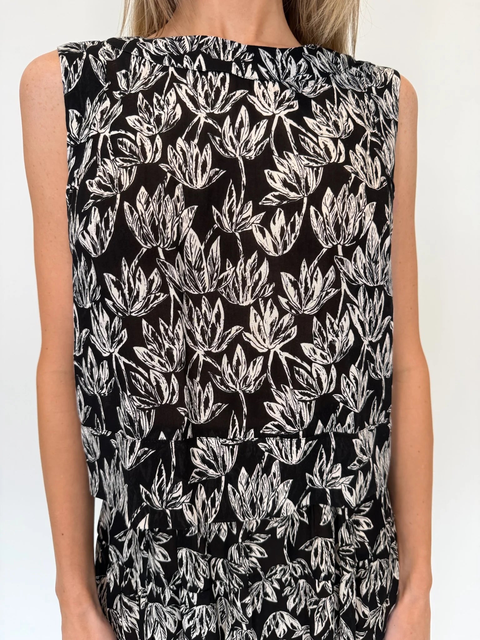 Khush | Donna Top | Canopy Black | Close | Vagabond | Apparel | Boutique