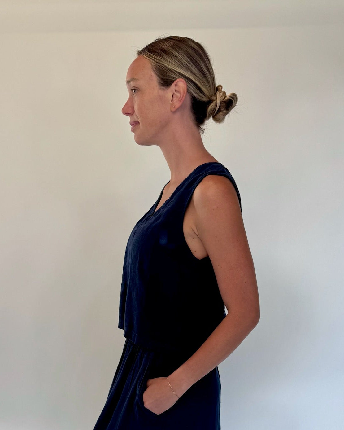 LA Made | Maeve V Neck Linen Muscle Tank | Side | Willow | Vagabond | Apparel | Boutique