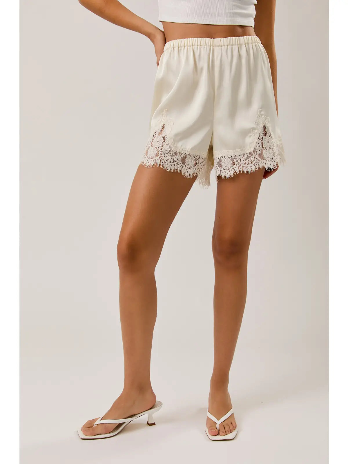 Le Lis | Lace Trim Satin Mid Rise Short | Vagabond | Apparel | Boutique