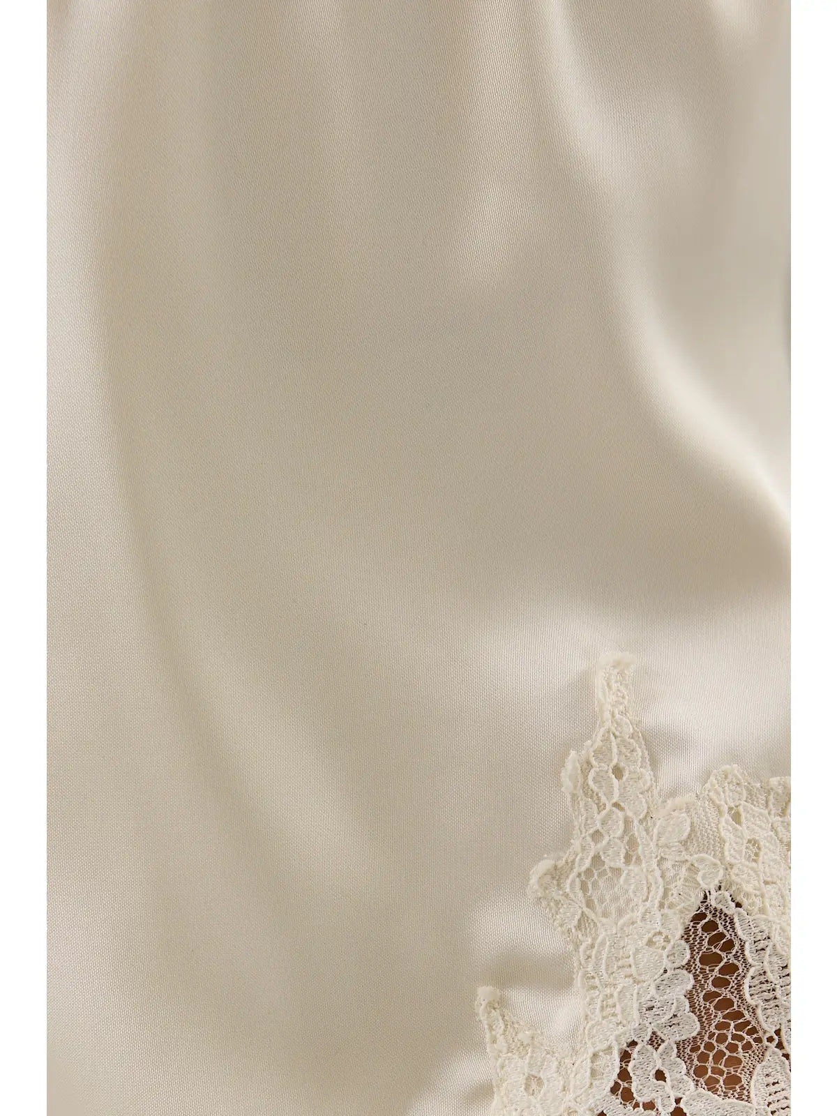 Le Lis | Lace Trim Satin Mid Rise Short | Vagabond | Apparel | Boutique