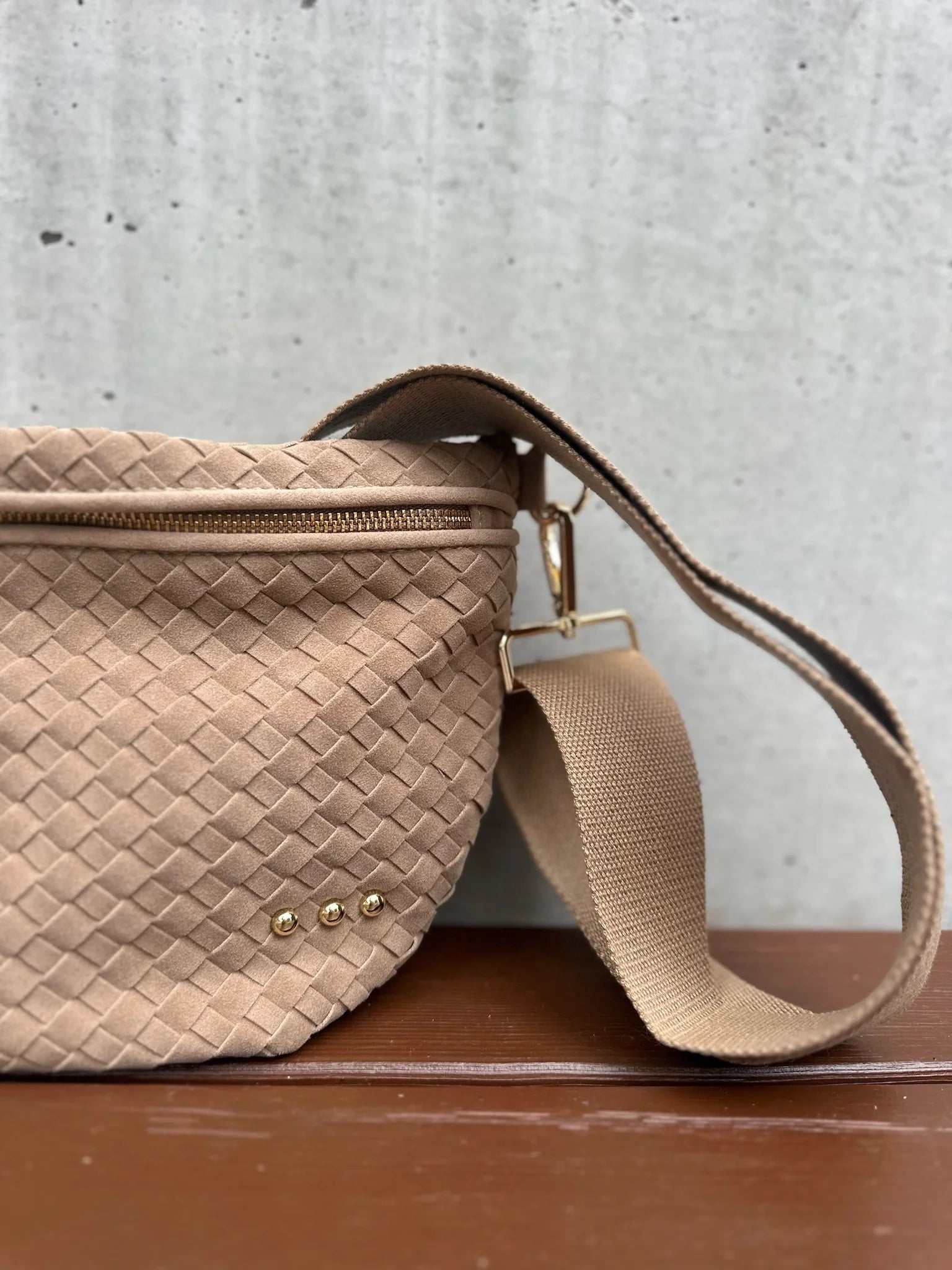Pretty Simple | Suede Westlyn Woven Bum Bag | Close | Vagabond | Apparel | Boutique