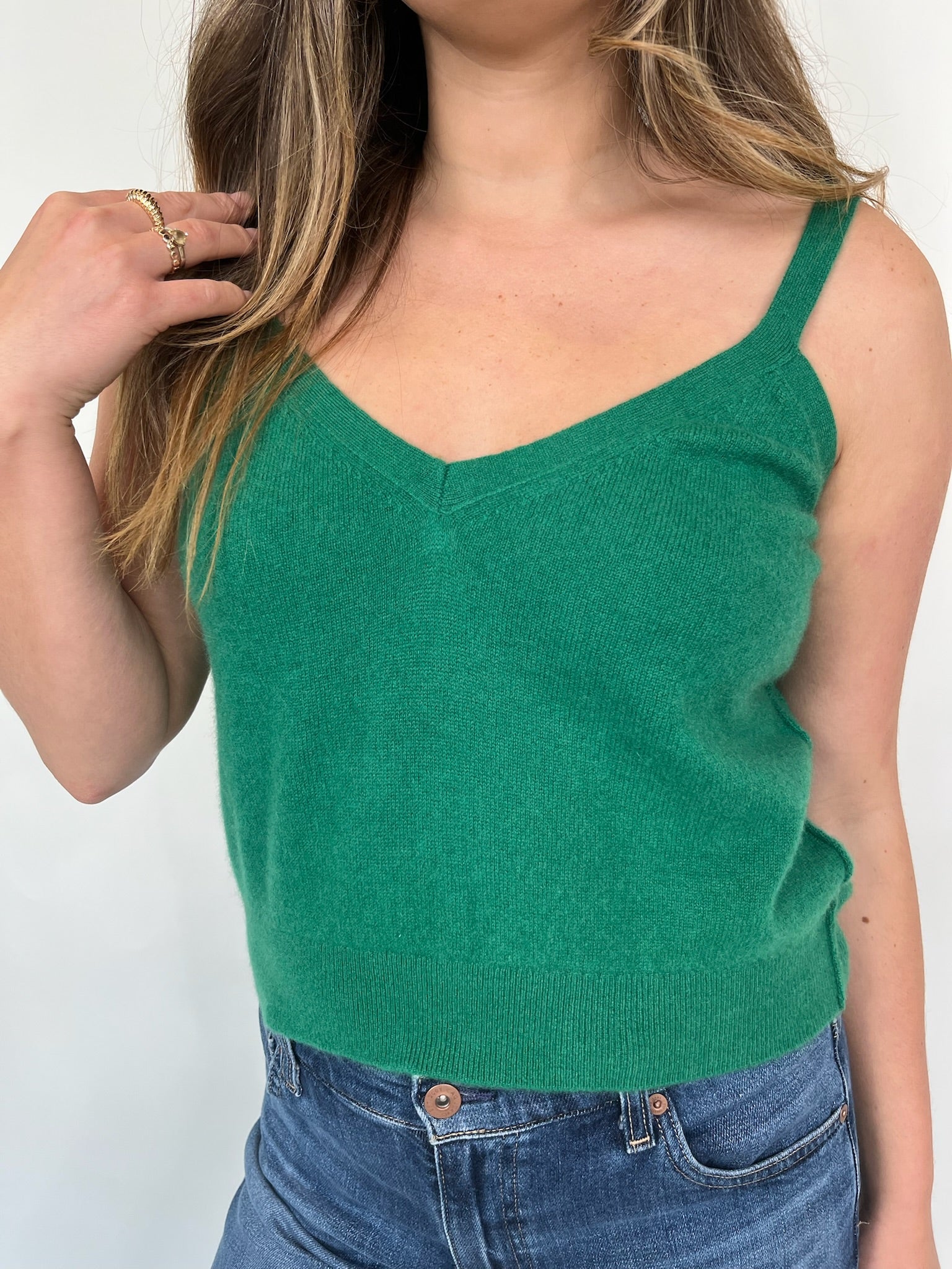 Rose and Crown V-Neck Tank Kelly Green | Vagabond Apparel Boutique