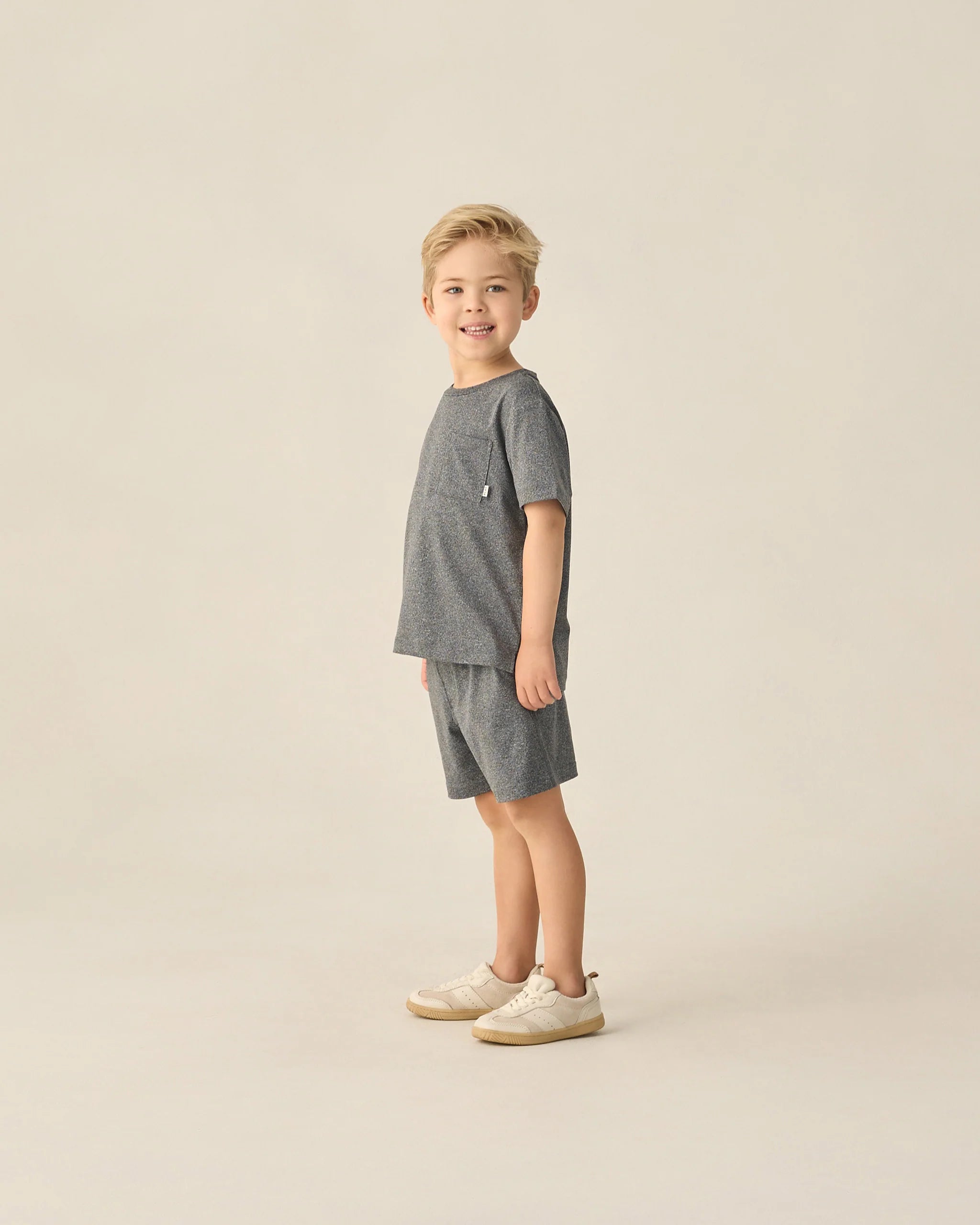 Rylee & Cru | Cove Essential Pocket Tee Heather Grey | Side | Vagabond | Apparel | Boutique