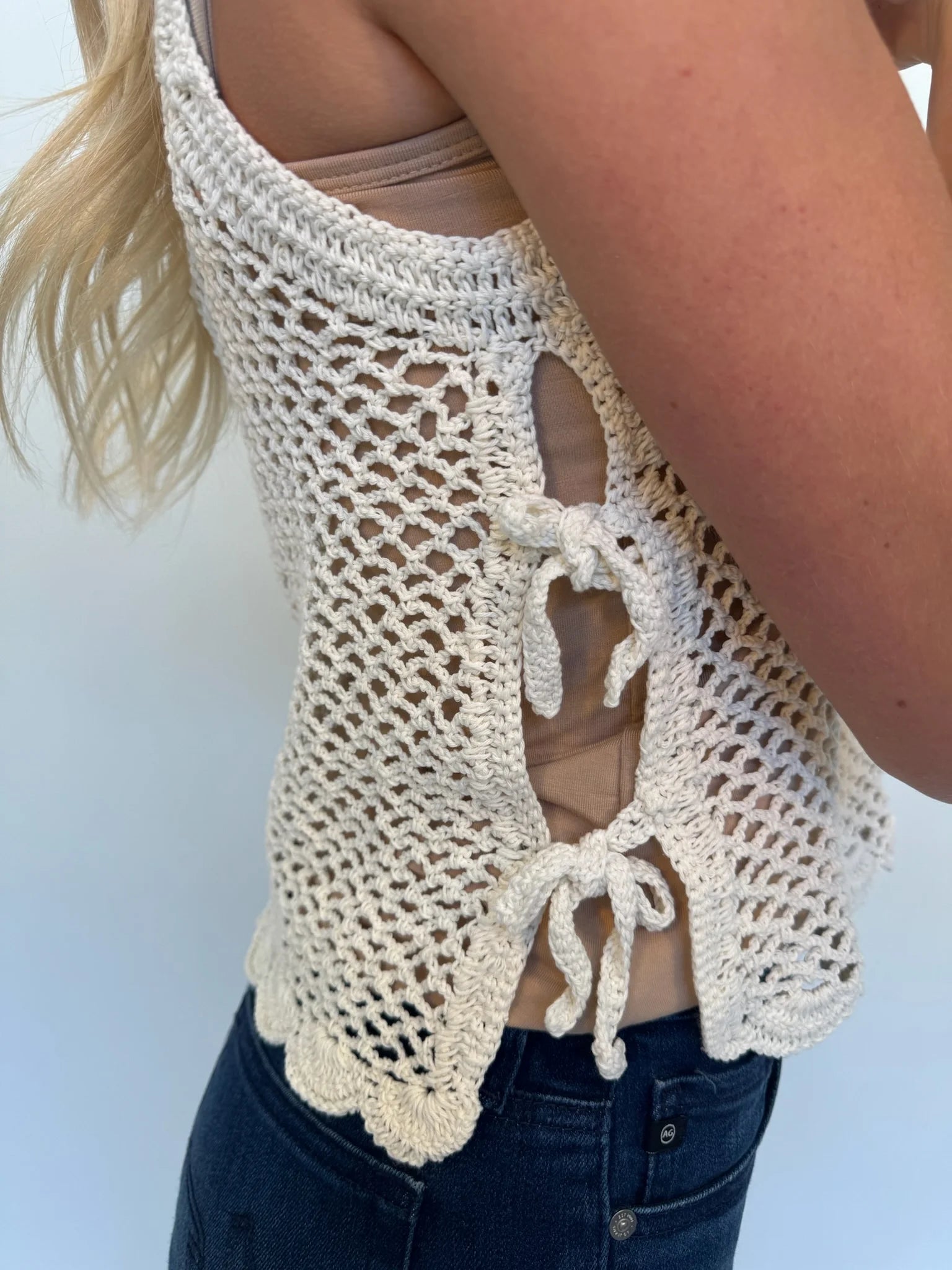 Skemo | Azure Crochet Tank Top W/Tie | White | Close | Vagabond | Apparel | Boutique