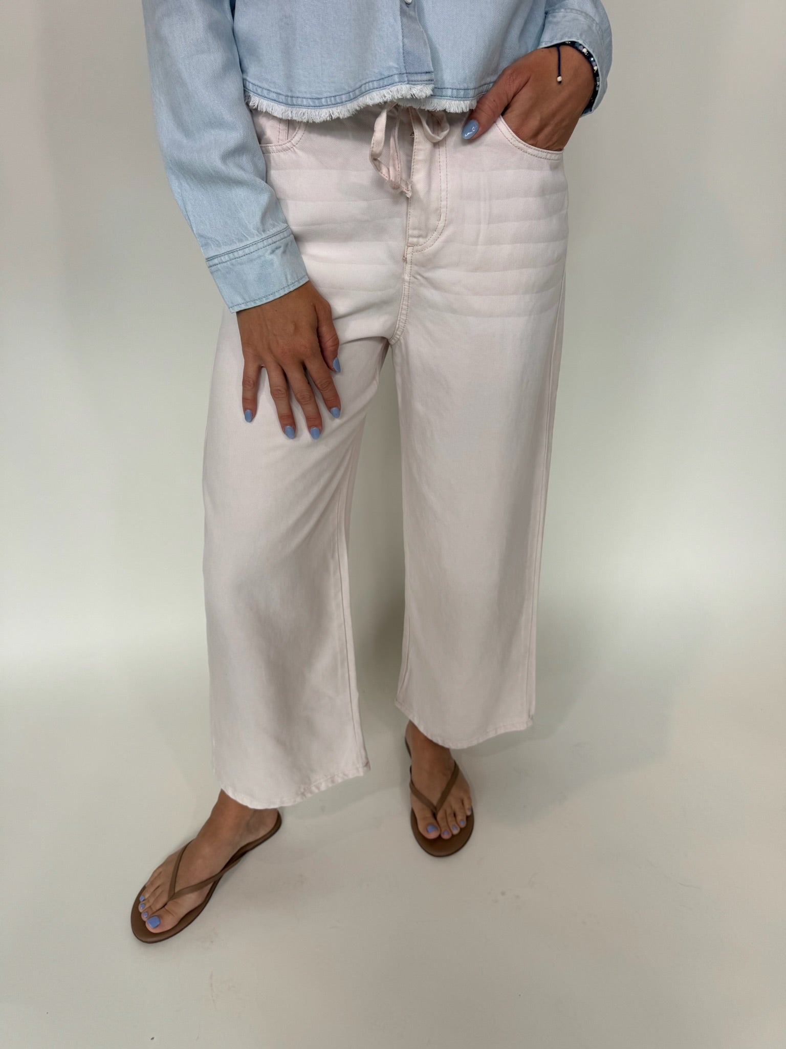 Splendid | Lounge Denim Crop Pant | Front | Vagabond | Apparel | Boutique