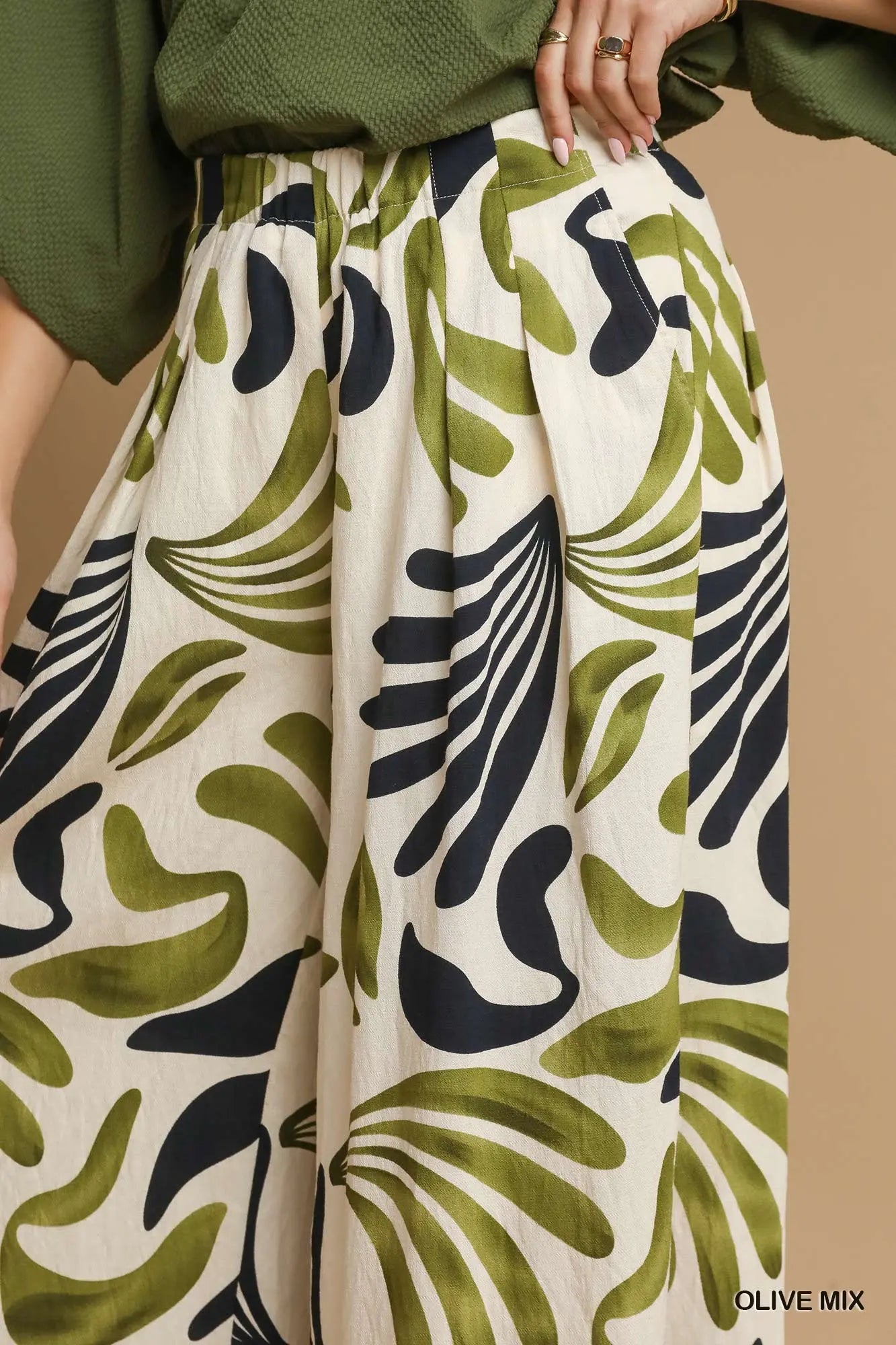 Umgee | Mix Tropical Leaf Print Wide Leg Pants | Close | Vagabond | Apparel | Boutique